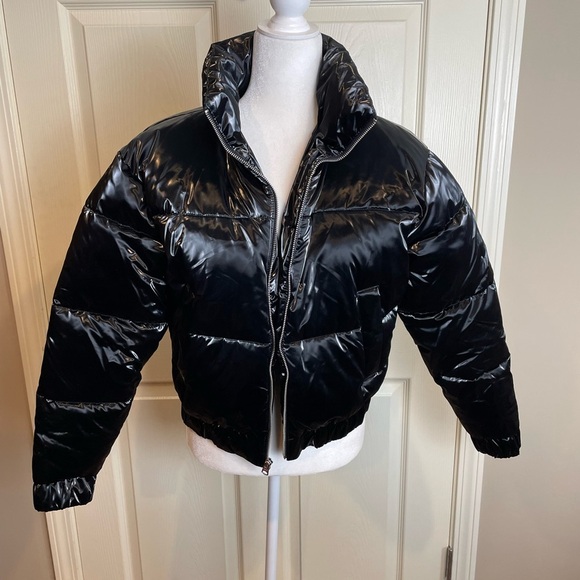 A & F Ultra cropped puffer shiny black - Picture 2 of 14